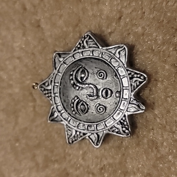 COPY - Metal Hanging Sun - Picture 2 of 3